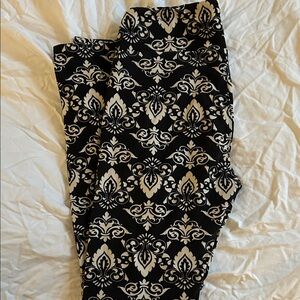 LuLaRoe Black and Cream Patterned Leggings